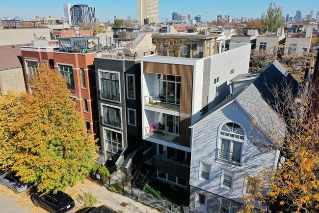 Foto del edificio - 1021 N Hermitage Ave