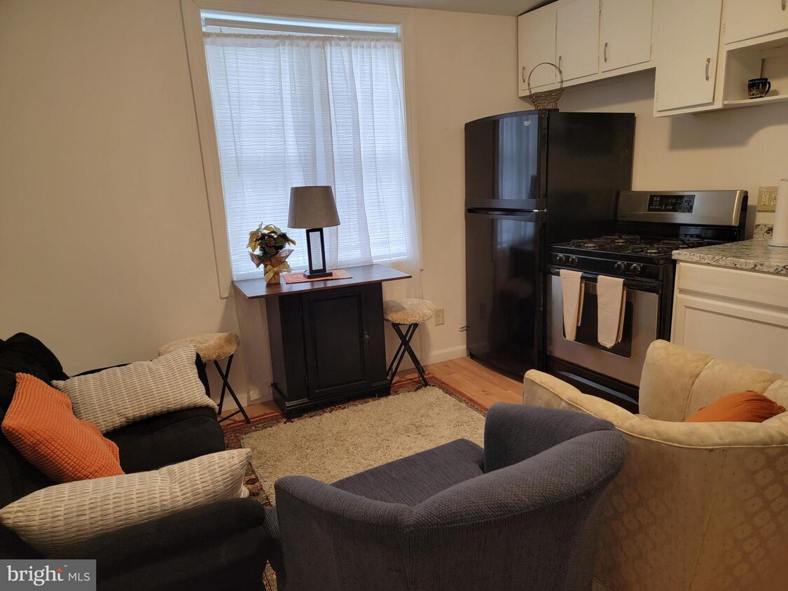 Foto principal - 214 Buckingham Pl