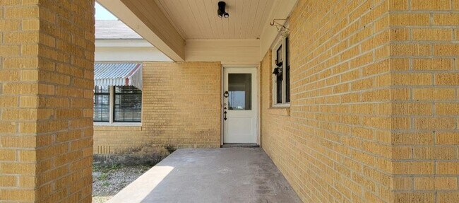 Building Photo - 3607 FM 413