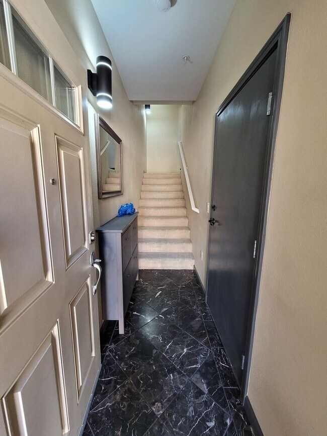 Building Photo - 1 br, 1 bath House - 1364 Milano Drive #2