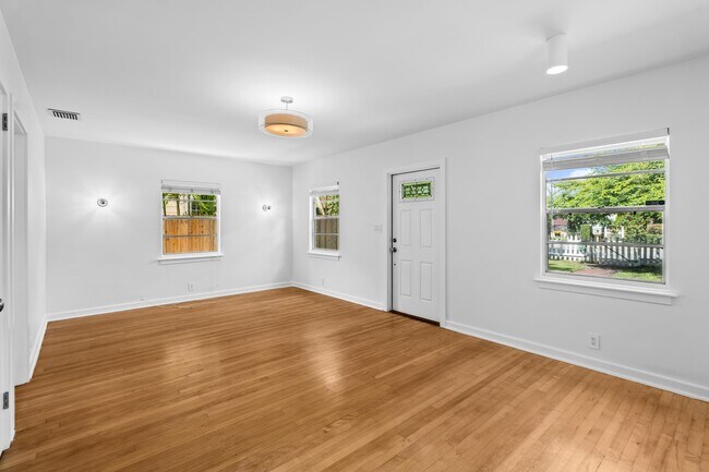 Foto del edificio - 512 N L St