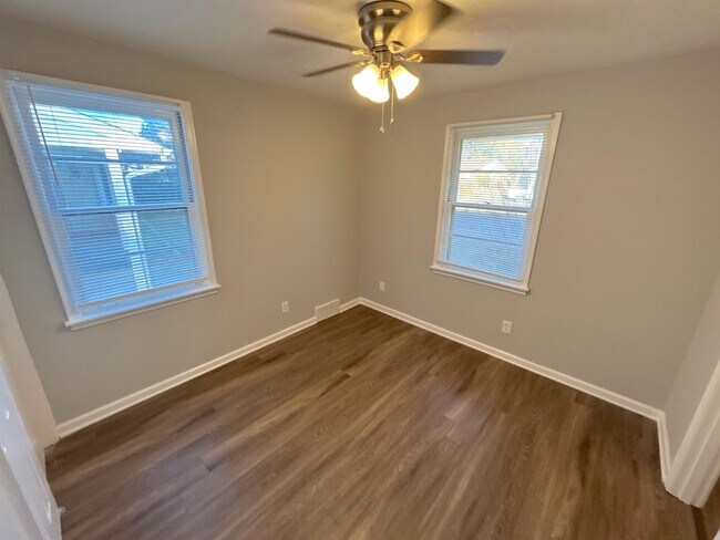 Foto del edificio - 1741 Hood St