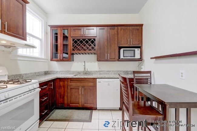 Building Photo - 2 br, 1 bath Triplex - 9 San Carlos St, Sa...