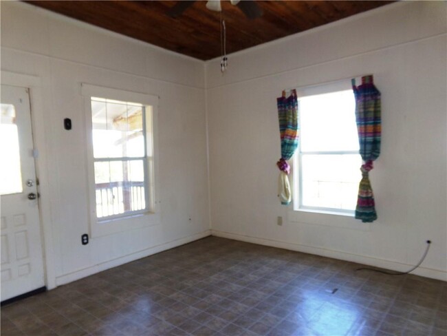 Building Photo - 202 Hoxie St