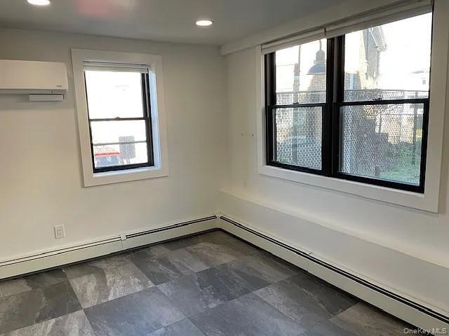 Foto del edificio - 116 E Main St