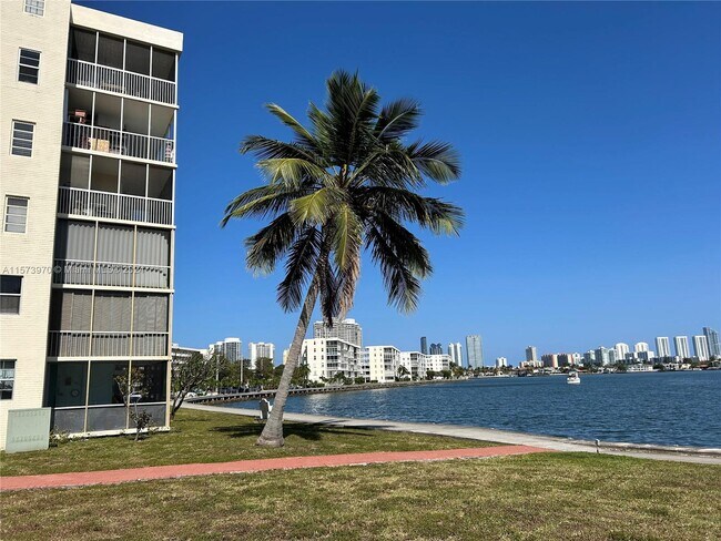 Foto del edificio - 2910 Point E Dr