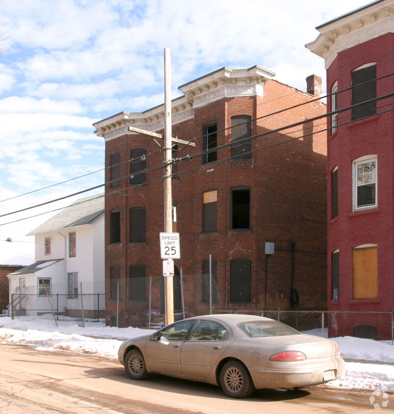 Building Photo - 156 Bartholomew Ave