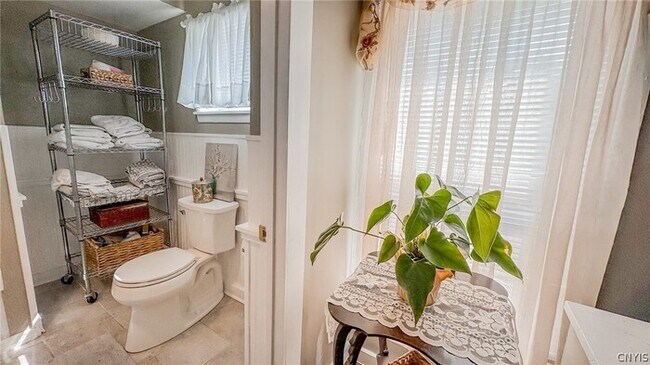 Foto del edificio - Step into this charming home in Auburn, fe...