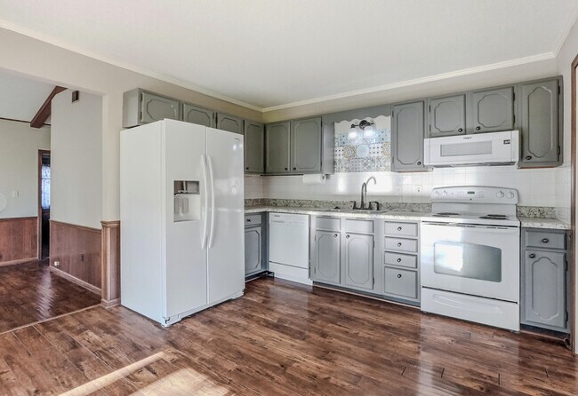 Foto del edificio - 2212 Rose Dr