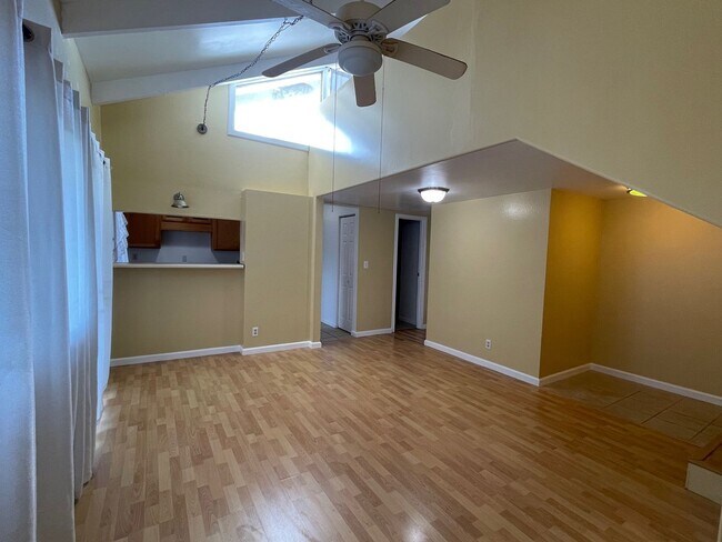 Building Photo - Partly Furnished 2-bedroom + bonus room lo...