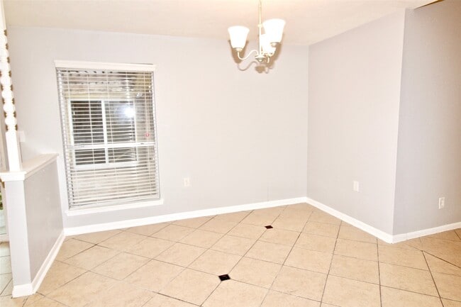 Foto del edificio - 2126 Highland Hills Dr
