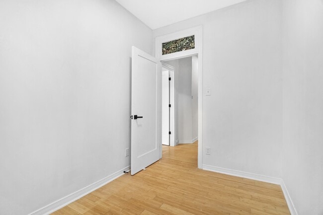 Building Photo - 454 McLeod St