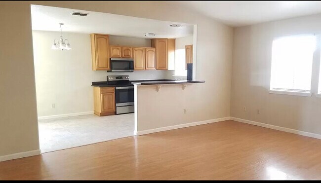 Foto del edificio - 5327 Hillsdale Blvd