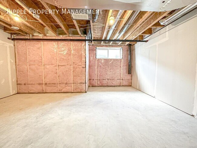 Building Photo - Modern 3 Beds, 2.5 Baths TownHouse | Avail...