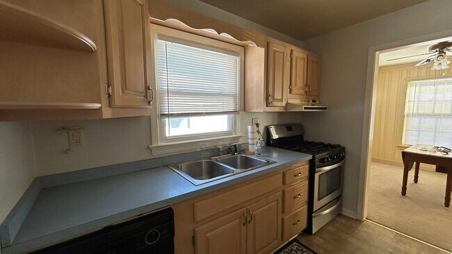 Foto del edificio - 100 Ansel Rd