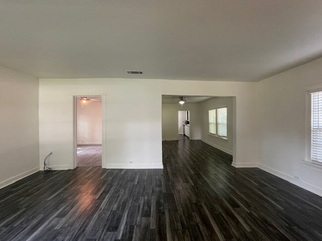 Foto del edificio - 222 E Franklin St