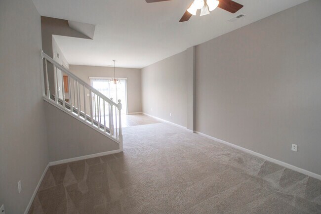 Foto del edificio - 5000 Derby Ridge Dr