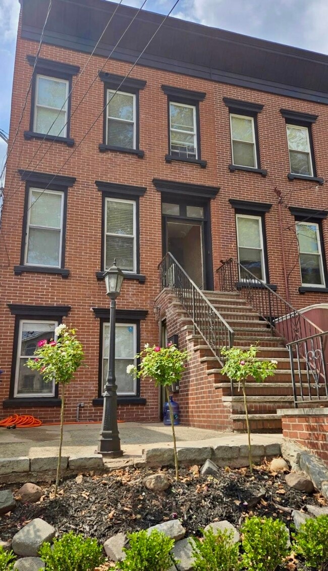 Building Photo - 7 Whitman Ave