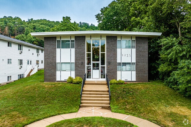 Entrance - 1215 S Dewey St