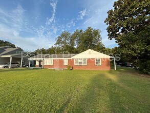 Building Photo - 999 Seminole Dr