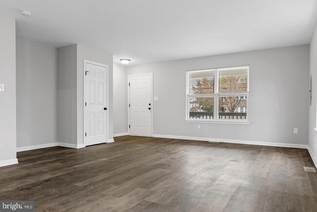 Building Photo - 1024 Collings Ave