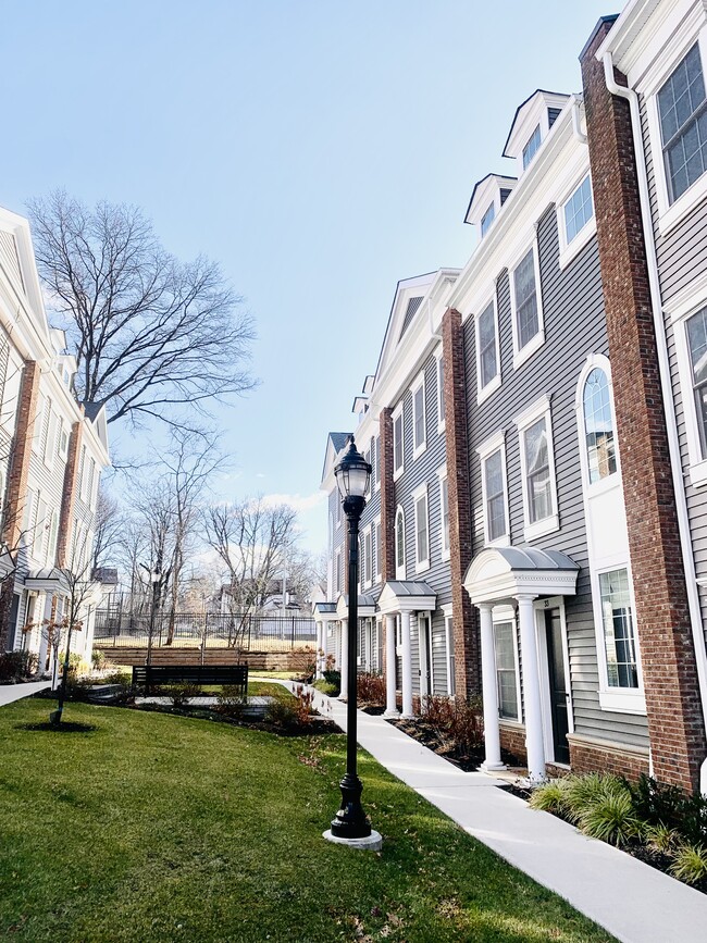 Foto del edificio - 33 Parkside Ln