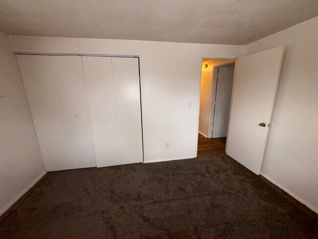 Dormitorio - 6263 Cruxten Dr