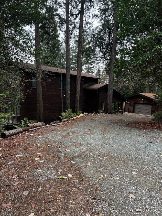Primary Photo - Large Pioneer Home