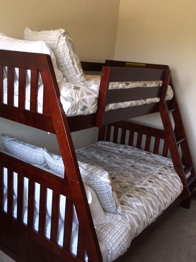 Foto del edificio - 635 Clermont Cir