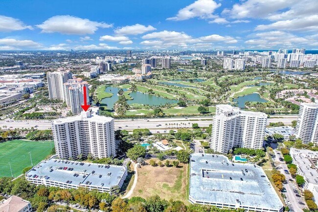 Foto del edificio - 3300 NE 191st St