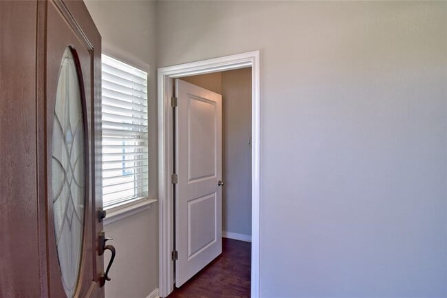 Building Photo - 317 Clearlake Dr