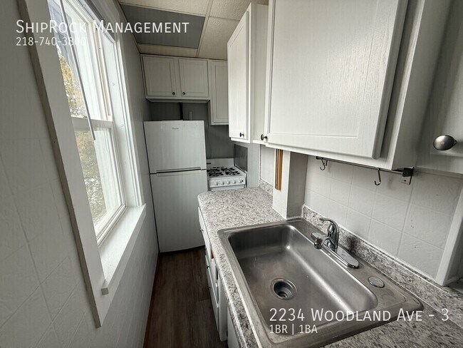 Foto del edificio - 2234 Woodland Ave