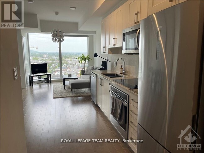Photo du bâtiment - 805-1805 Carling Ave