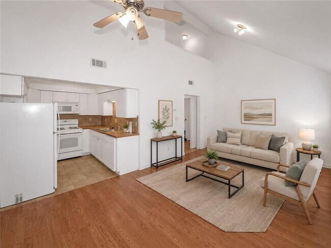 Building Photo - 6447 River Park Dr