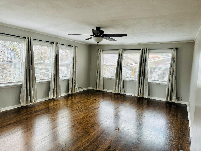 Foto del edificio - 816 Ridgecrest Way