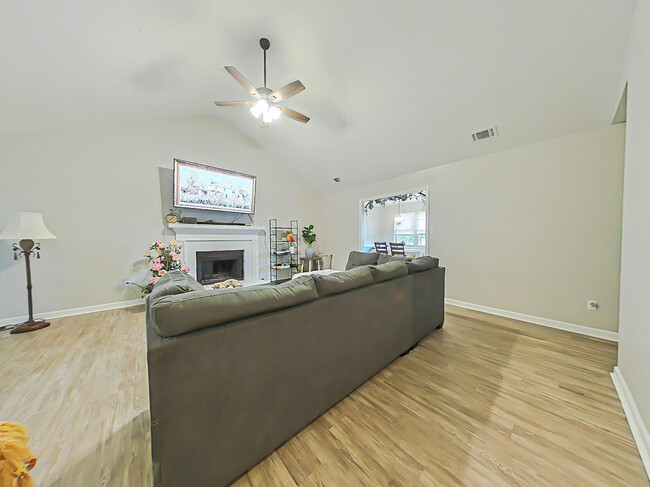 Building Photo - 3501 Snowden Dr