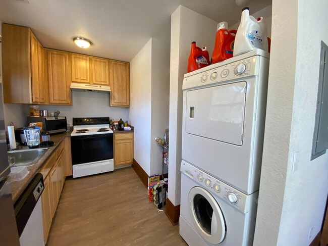 Photo - 2110 Grove Cir Apartments