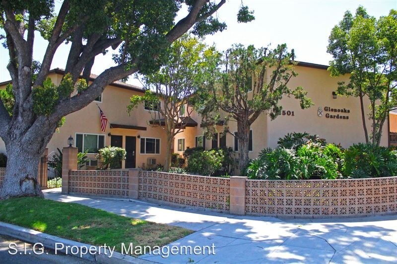 Primary Photo - 2501 N Glenoaks Blvd
