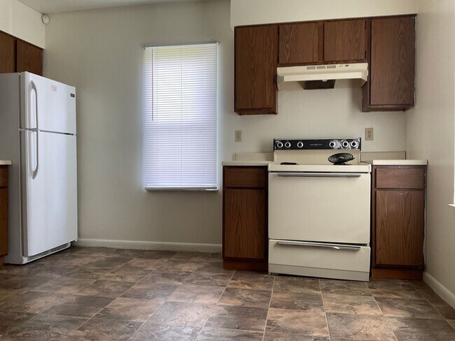Building Photo - 2 br, 1 bath House - 1325 Bitonti Street