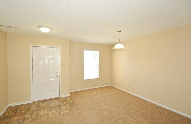 Foto del edificio - 5660 Grassy Bank Dr