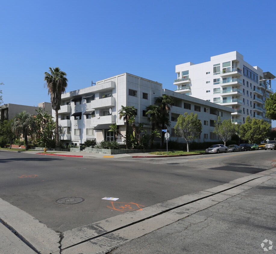 Foto principal - 701 S Hobart Blvd