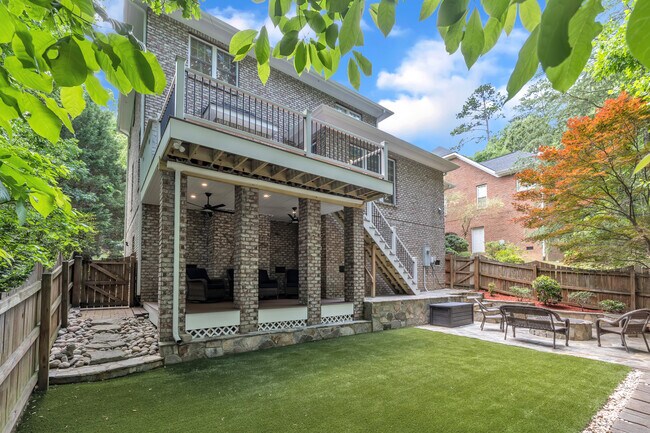 Foto del edificio - 617 Village Commons Ln