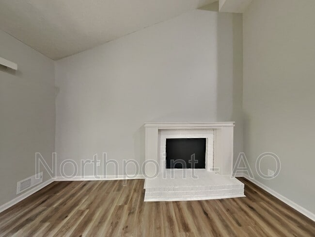 Building Photo - 7520 Carlisle Dr