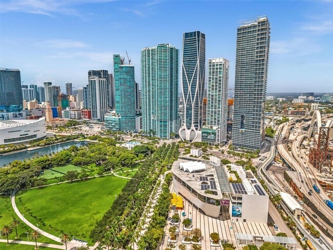 Foto del edificio - 900 Biscayne Blvd