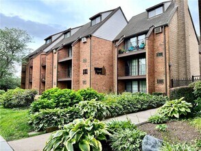 Building Photo - 181 Loomis Dr