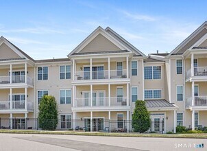 Building Photo - 302 Center Meadow Ln