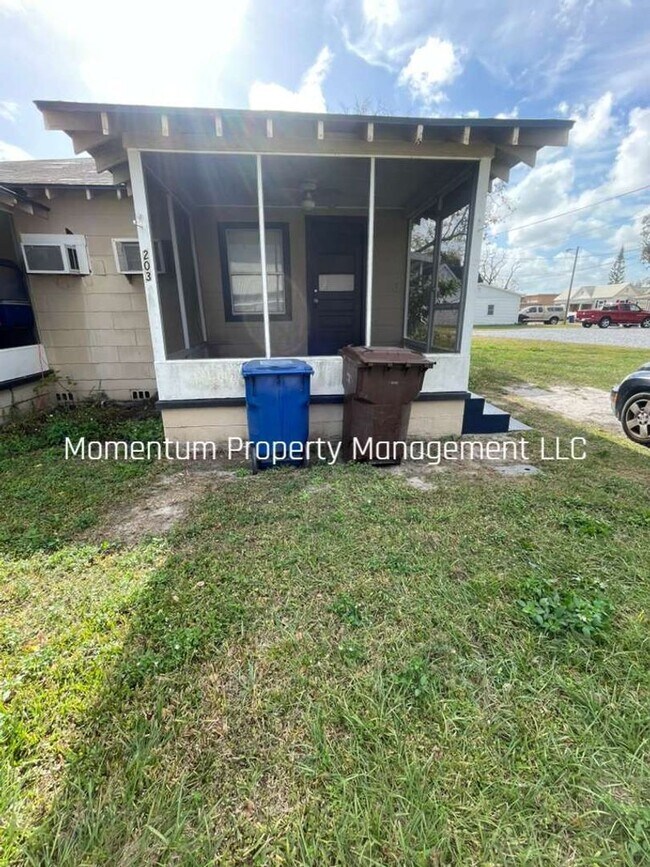 Foto del edificio - Cute and Cozy 2/1 in Mulberry- AVAILABLE FOR IMMEDIATE MOVE IN!!