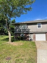 Building Photo - 409 NE Westwind Dr