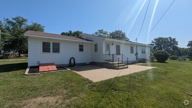 Building Photo - 2221 Millwood Dr