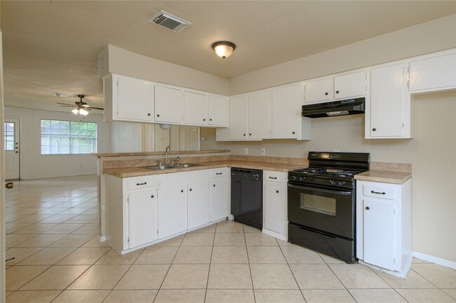 Foto del edificio - 23015 Bayleaf Dr